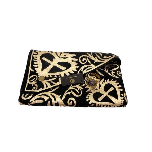 VIRGINS SAINTS & ANGELS VSA Petite Oval Cloister Fatima Ring in Gold 7 - Picture 7 of 7